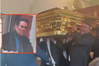 İngiltere'de asfaltlama sektörünün önde gelen isimlerinden olan Roman kökenli Frank Thomson, ailesinin yaptırdığı 'Altın Tabut'ta toprağa verildi