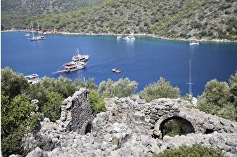 Fethiye'deki tarihi Gemiler Adası, mavi tur yapanların uğrak noktası