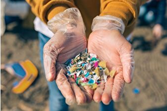 Araştırmacılar, insanların her gün 68 bine kadar mikroplastik parçacığı soluduğunu ortaya koydu