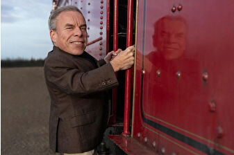 Harry Potter dizisinin kadrosuna orijinal seriden Warwick Davis katıldı