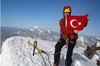 K2'nin zirvesine çıkan Türk kadın dağcıdan genç kadınlara 'her şeyi yapabiliriz' mesajı