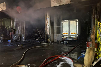 İzmir'de sanayi sitesinde çıkan yangında 8 iş yeri ve 3 araç kullanılamaz hale geldi
