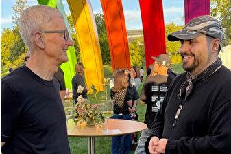 Les Benjamins’in kurucusu Bünyamin Aydın ABD’deki Apple lansmanında CEO Tim Cook’la sohbet etti, fotoğraf çekildi