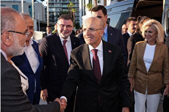 Hazine ve Maliye Bakanı Mehmet Şimşek İzmir'de iş insanlarıyla buluştu