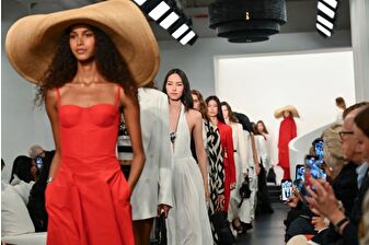 Ralph Lauren ilkbahar 2026 koleksiyonunu Madison Avenue'de tanıttı