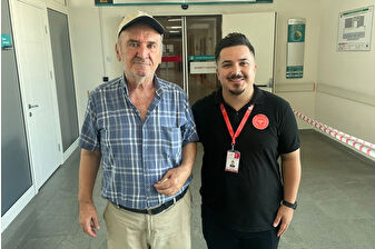 Boğazına poğaça kaçtı doktor Heimlich'le kurtardı