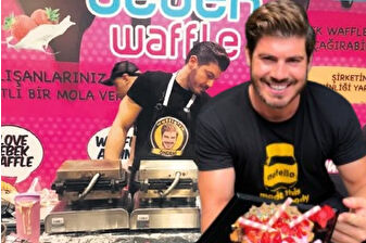 Bebek'te ünlülerin uğrak mekanlarından biri olan wafflecının sahibi Önder Şahin, çocuğuna cinsel istismar iddiasıyla tutuklandı