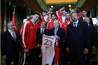 Cumhurbaşkanı Erdoğan, A Milli Erkek Basketbol Takımı ile bir araya geldi