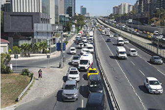 İstanbul'da sürücüler "Lütfen ambulansa yol ver" anonsunu radyodan duyacak