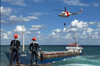 Kandıra sahilinde karaya oturan alçı yüklü gemiden helikopterli kurtarma operasyonu