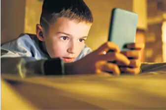 Çocukların sosyal medya bağımlılığını önlemek için 12 yaşından önce internet kullanımı sınırlandırılmalı