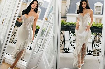 Kylie, kız kardeşinin şovuna ışıltılı elbisesiyle katıldı