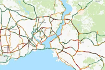 İstanbul'daki etkili yağış trafik yoğunluğunu artırdı