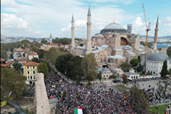 İsrail'in Gazze'de devam eden soykırıma dikkat çekmek amacıyla birçok ilde 'Gazze Kararlılık Yürüyüşü'nde on binler yürüdü