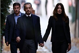 Bugün hapse girecek olan eski Cumhurbaşkanı Nicolas Sarkozy'ye destek gösterisi