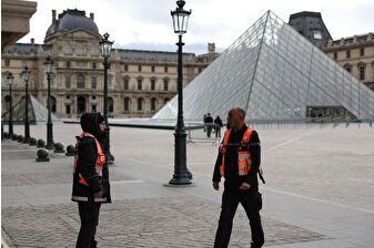 Fransa, çalınan Louvre mücevherlerini bulmak için zamanla yarışıyor