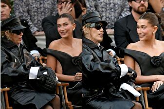 Miley Cyrus ve Hailey Bieber, deri kostümleri ile ön sıralardaydı