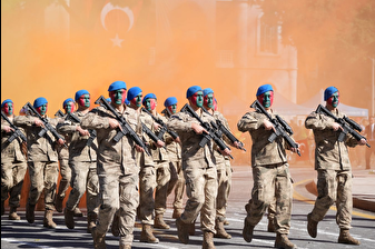 Muğla’da zıpkın komandolarının nefes kesen gösterisi vatandaşlar tarafından ayakta alkışlandı