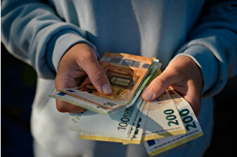 Euro Bölgesi ekonomisi üçüncü çeyrekte yüzde 0,2 büyüyerek piyasa beklentilerini aştı