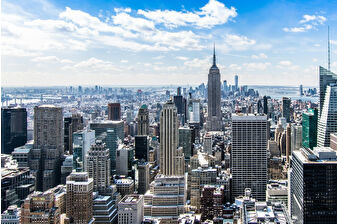 New York’un Queens bölgesinde inşaat işçisi kılığına giren hırsızlar 3 milyon dolar değerinde nakit ve mücevher çaldı