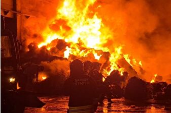 Samsun'da organize sanayi bölgesindeki geri dönüşüm fabrikasında yangın çıktı