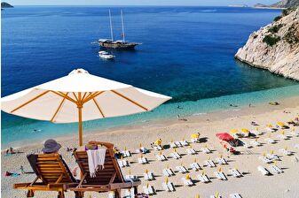 Yıl sonunda 64 milyar dolar turizm gelirine ulaşılması bekleniyor