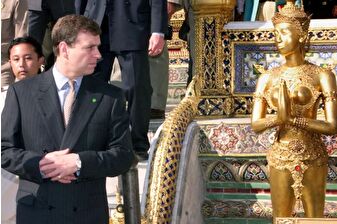 İngiltere Kralı Charles'ın ünvanlarını elinden aldığı Andrew'un Tayland gezisinde 4 günde 40 hayat kadınını 5 yıldızlı otele getirdiği iddia edildi
