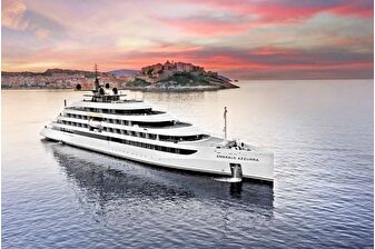 Yüzen butik otel olarak tanımlanan Emerald Azzurra VIP yolcularıyla Bodrum'da