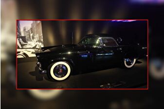 Vintage ve ünlülerin sahip olduğu otomobiller Icons on Wheels sergisinde