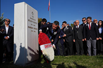 CHP Genel Başkanı Özgür Özel, vefatının 19'uncu yılı dolayısıyla Bülent Ecevit'in kabrini ziyaret etti