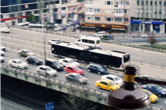 Trafik kavgasında eşini yanlışlıkla öldüren sanık için beraat kararı verildi