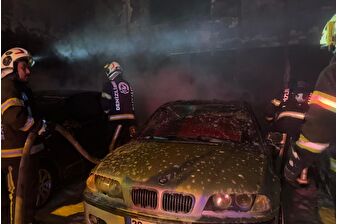 Denizli'de oto galeride 5 lüks otomobil yanarak zarar gördü