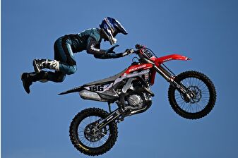 İtalya'da EICMA 2025 kapsamında serbest stil motokros gösterileri yapıldı