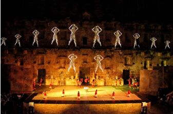 'Anadolu Ateşi' Aspendos’ta gösteri düzenledi