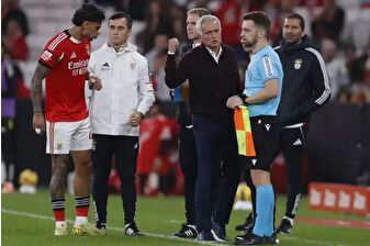 Jose Mourinho, Benfica-Casa Pia karşılaşmasında hakemlerin üzerine yürüdü