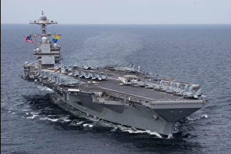 ABD'nin en büyük uçak gemisi Venezuela açıklarına yanaştı, 200 bin askere 'savaş emri' gitti