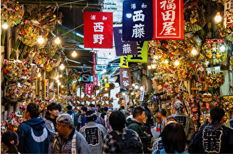 Japonya’nın başkenti Tokyo’da kış mevsiminin başlangıcını simgeleyen Tori no Ichi festivali başladı