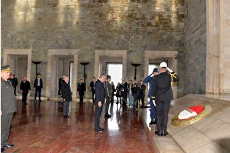 KKTC Cumhurbaşkanı Erhürman ilk resmi ziyareti kapsamında Türkiye'ye geldi ve Anıtkabir'i ziyaret etti