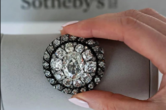 Napolyon'un kaçarken düşürdüğü elmas broş 186 milyon TL'ye satıldı