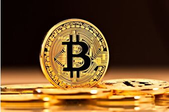 Belirsizlik ve toparlanma arasında bir ip üzerinde dengede duran Bitcoin, mayıstan beri en düşük seviyeye geriledi