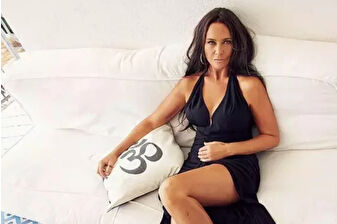 Hülya Avşar sahne öncesi yaptığı açıklamada oyunculuğa geri dönmek istediğini ve iyi bir hikâye gelirse teklifi kabul edeceğini söyledi