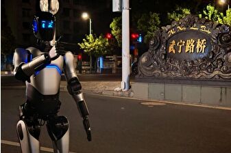 Çin'de insansı robot 106,2 kilometre kesintisiz yol katederek yürüyüş rekoru kırdı