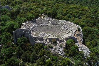 İlk defa kazı çalışması yapılan Termessos'taki iki anıt mezar ayağa kaldırılıyor