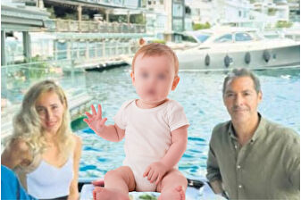 İş insanı Raif Dinçkök'ün, kısa bir dönem sevgilisi olan Sevinç Yıldız'ın dünyaya getirdiği İris'in babası olduğu DNA raporuyla kesinleşti