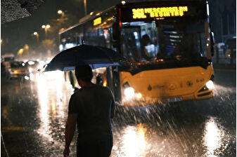 Meteoroloji ve AKOM'dan peş peşe İstanbul'a sağanak uyarısı