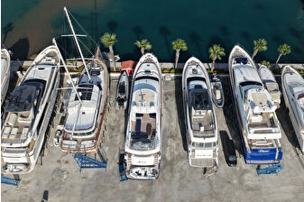 Megayatlar bakım için Marmaris'te karaya alındı