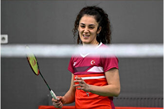 Milli badmintoncu Neslihan Arın, Hindistan'da gümüş madalya aldı