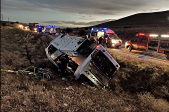 Afyonkarahisar'da yolcu otobüsü devrildi; 2 kişi öldü, 21 kişi yaralandı