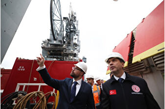 Bakan Bayraktar, Karadeniz'de görev yapacak 6. sondaj gemisinin çarşamba günü Mersin'de olacağını bildirdi