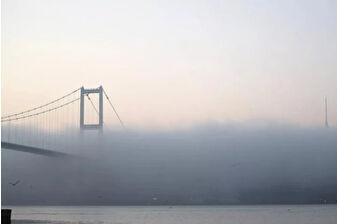 İstanbul Boğazı'nda gemi trafiği sis nedeniyle çift yönlü olarak askıya alındı